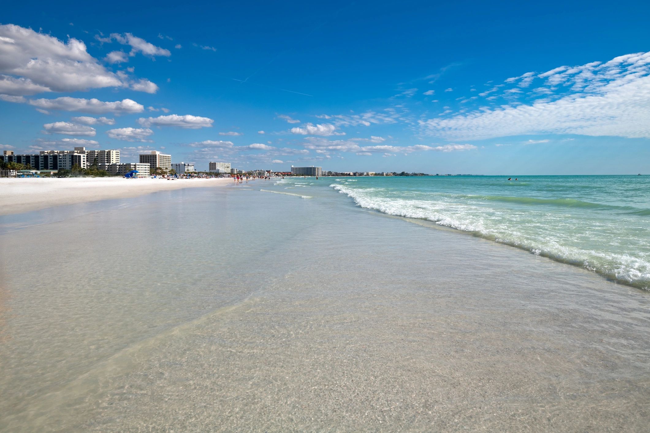 White-sand beach and turquoise water at Siesta Key, Florida